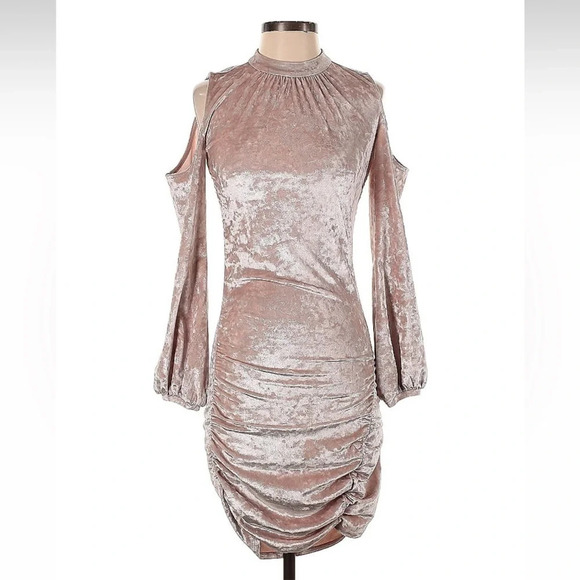 Express Light Blush Pink Crushed Velvet Cold Shoulder Dress Size XS - Picture 6 of 10